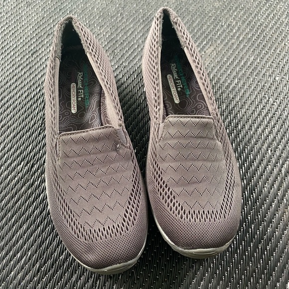 Grey Skechers Relaxed Fit Slide On Athletic Shoes size 9 - Picture 1 of 5